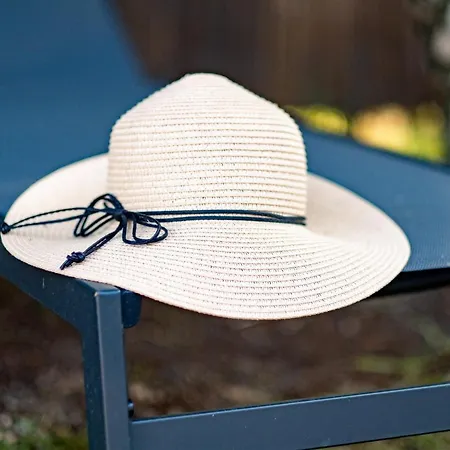 Semesterbostad Les D'alienor-suite Acanthe